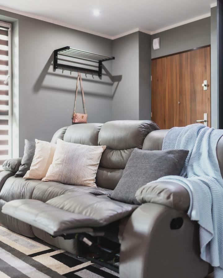 P&O Serviced Apartments Wawrzyszewska วอร์ซอ ภายนอก รูปภาพ